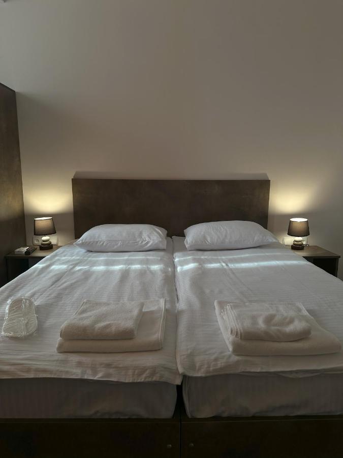 Bina N28 Hotel Kutaisi Exterior photo